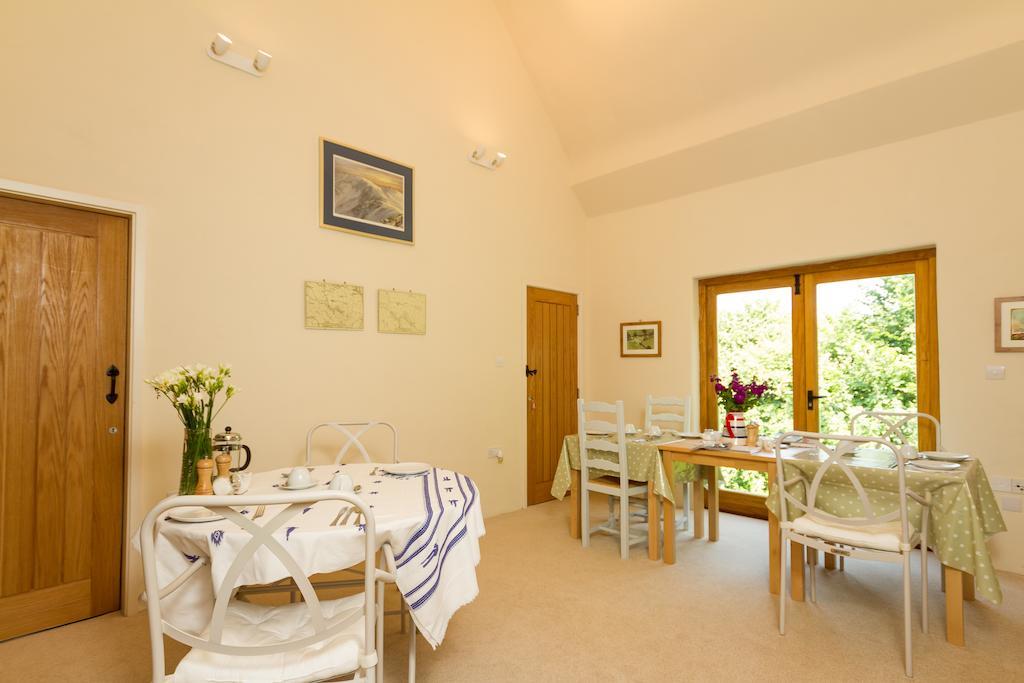 Wyke Farm Otel Axminster Oda fotoğraf